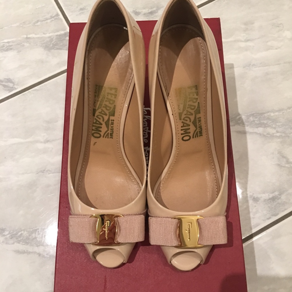 Ferragamo Carla Open Peep Toe Pump Nude